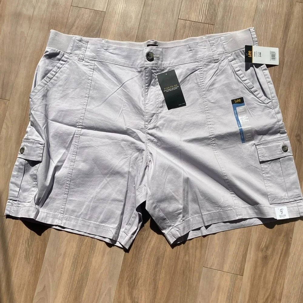 Lee Bermuda short soft flex comfort waistband midrise 9 in inseam 24W
